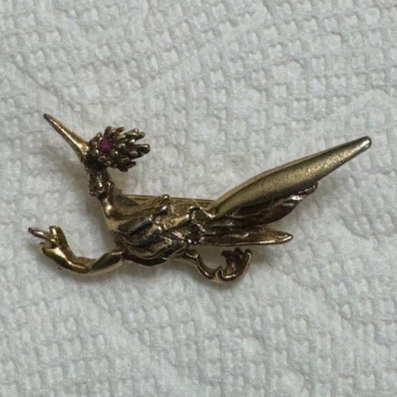 Jewelry - Vintage Gold Tone Road Runner Brooch with Ruby Colored Eye Neck Feathers